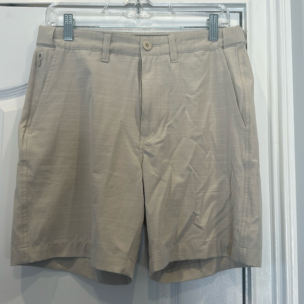 Men’s SSCO performance short. Has front and back zipper pocket.